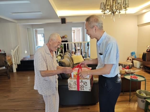 情暖七一憶初心  走訪慰問傳黨情 -----興湘青園黨支部慰問老黨員